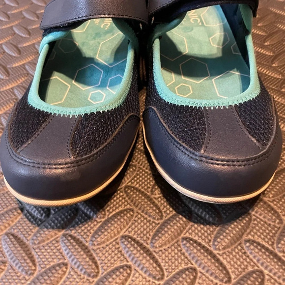 Vionic Navy Blue Orthaheel Technology Ailie Hoop and Loop Mary Jane Sneakers 7.5 - Picture 3 of 10